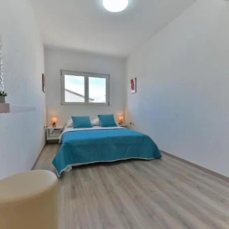 Two Bedroom With Terrace And Pool Appartement