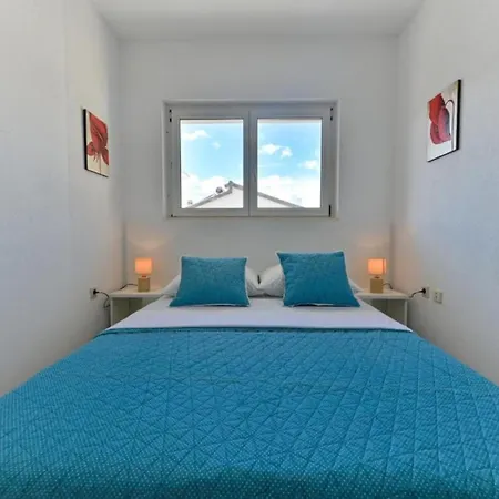 Appartement Two Bedroom With Terrace And Pool *