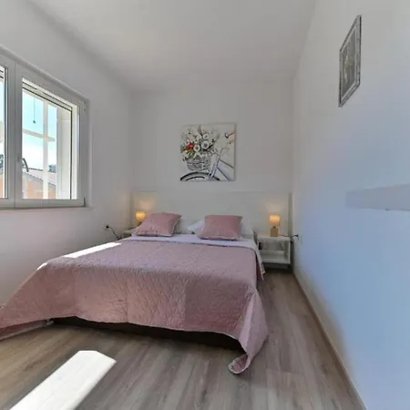 Two Bedroom With Terrace And Pool *