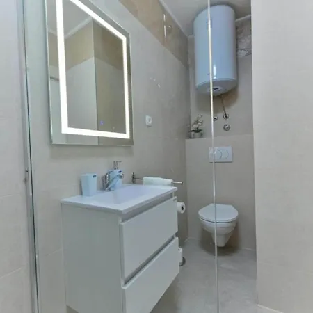 Appartement Two Bedroom With Terrace And Pool