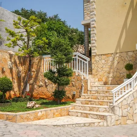 Two Bedroom With Terrace And Pool Appartement