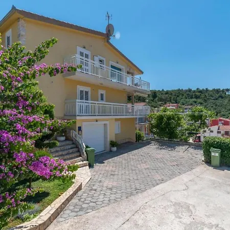 Two Bedroom With Terrace And Pool *
