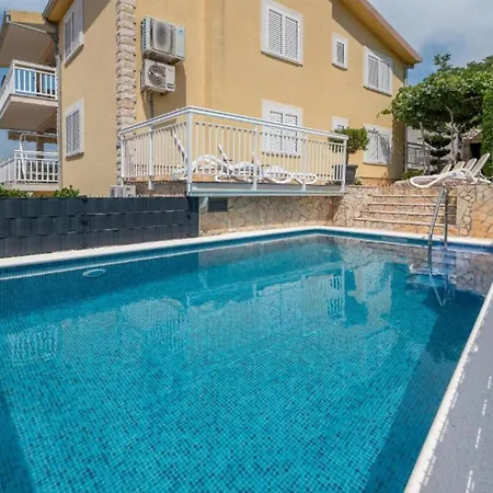 Two Bedroom With Terrace And Pool Appartement Trogir