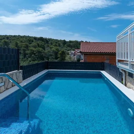Two Bedroom With Terrace And Pool